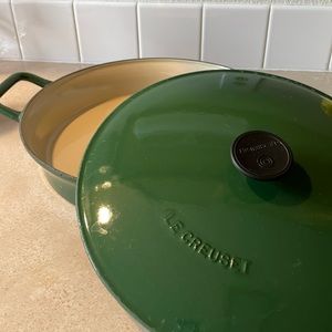 Le Creuset 7 1/4 quart Round Wide Dutch Over - authentic & antique